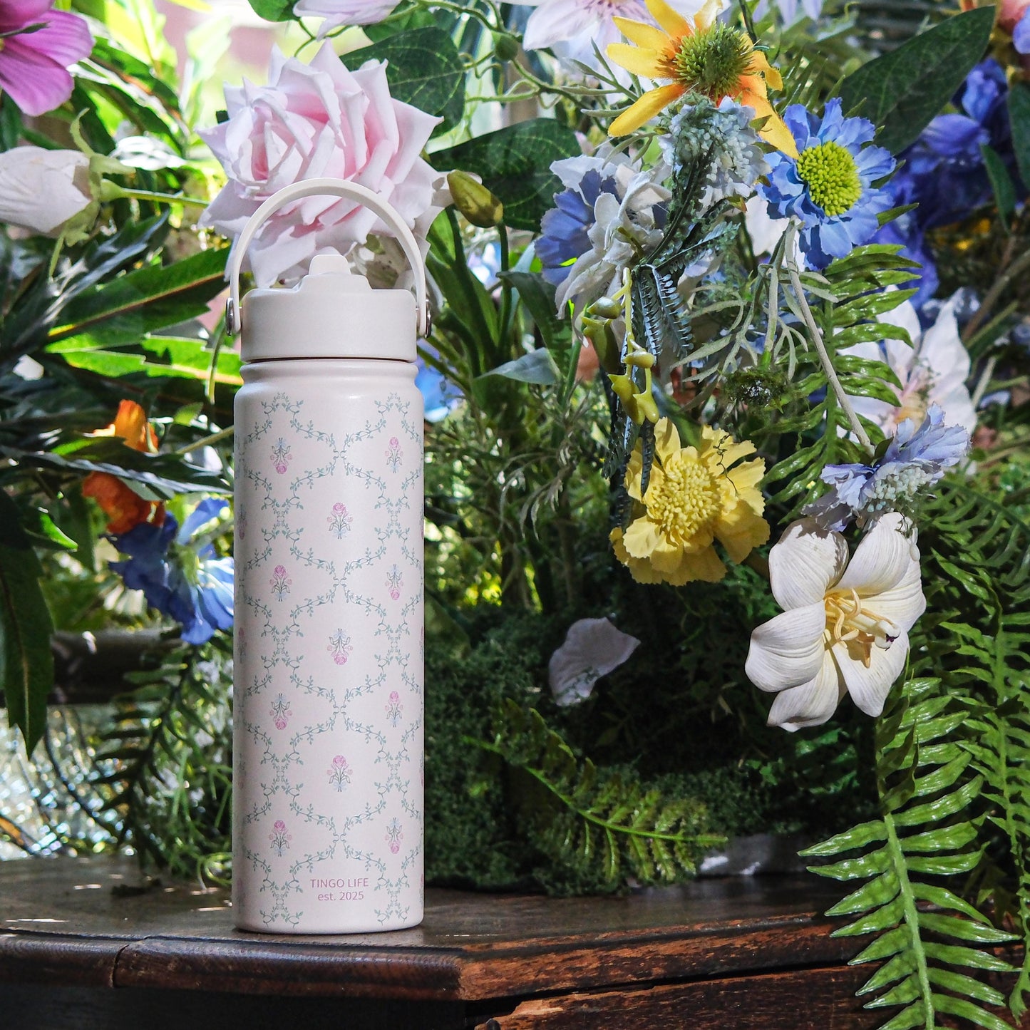 Tingo Life 25oz/750ml Insulated Stainless steel water bottle - Vintage Victorian Vine Design