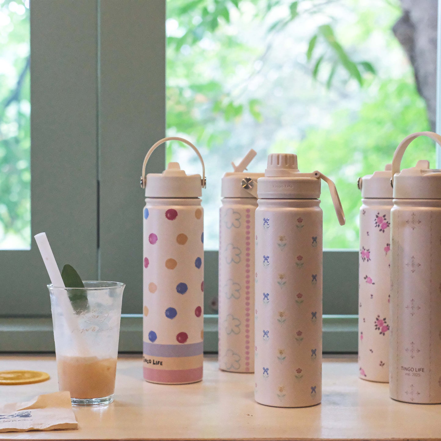 Tingo Life 32oz/1000ml Insulated Stainless steel water bottle - Acanthus Leaves Design