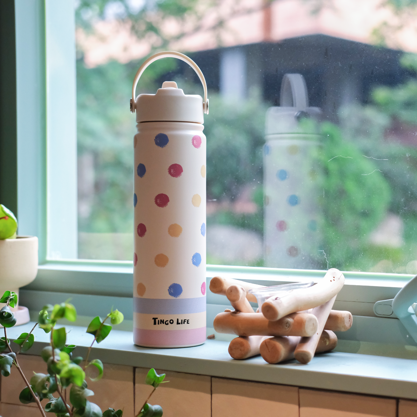 Tingo Life 25oz/750ml Insulated Stainless steel water bottle - Polka Dots Design
