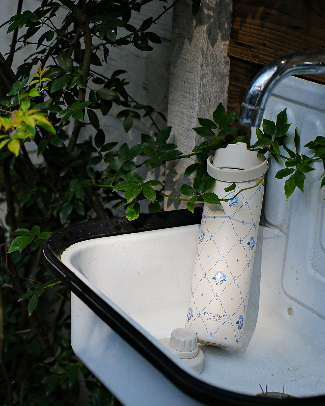 Tingo Life 32oz/1000ml Insulated Stainless steel water bottle - Vintage Chinoiserie floral Design